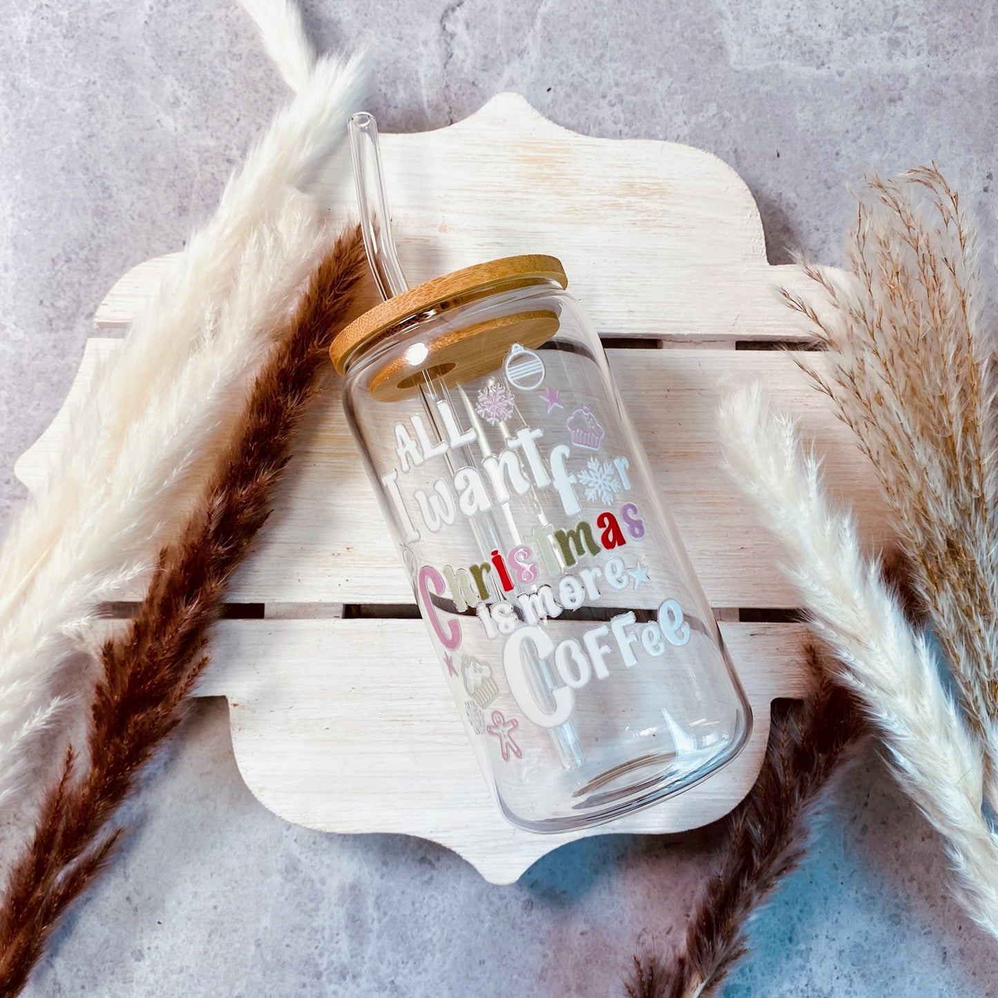 Verre en vitre et paille - All I want is Coffee