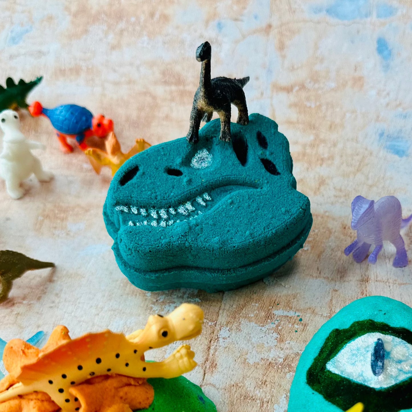 Bombe de bain surprise - Coucou dino (nouveau modèle)